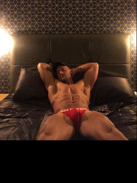 Liam James 無料モデル 画像