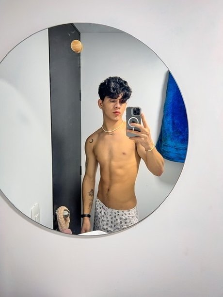 Lisandroanez ポルノスター ホット 写真