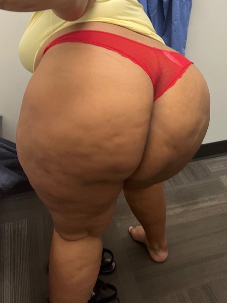 LilThickPisces ヌードのポルノスター ギャラリー