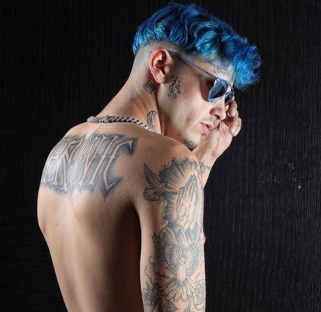 Lil Chronic セクシーモデル 写真