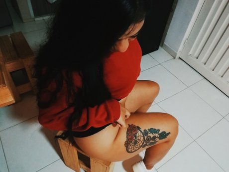 K loren スター 裸 写真