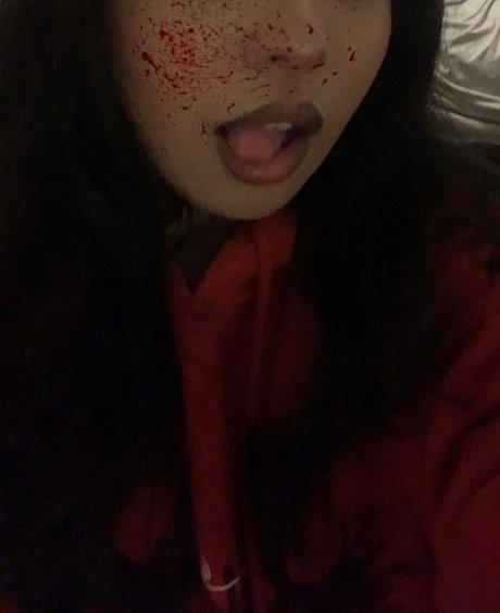 ur dead gf ポルノスター 裸 写真