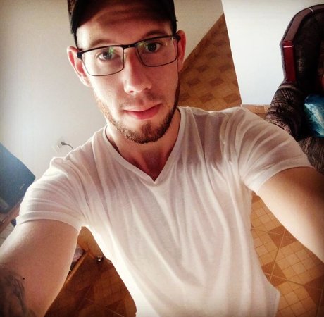 Manu S Pizza 裸モデル 写真