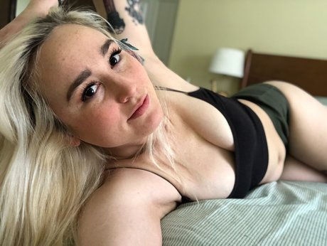 Bree Sandin アートモデル 画像