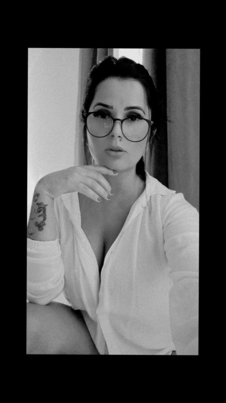 Maya lins トップポルノスター 写真
