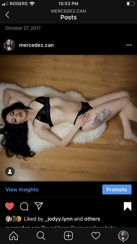 Mercedez アート女優 写真