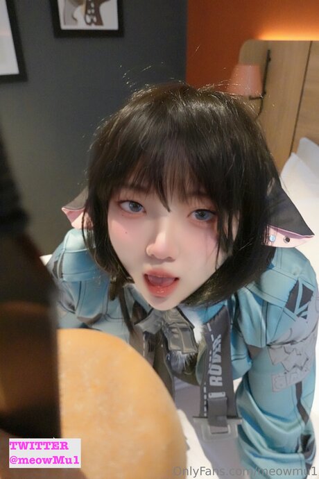 Ai SissyLunar ホットなポルノスター 写真