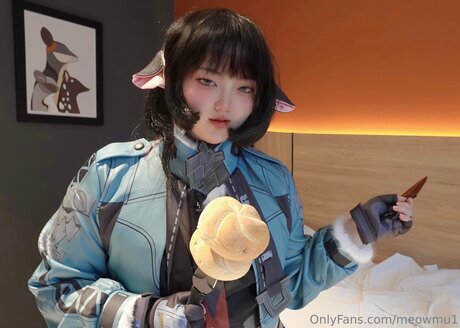 金髪カウガールオンリーファンズ 無料セクシー 画像