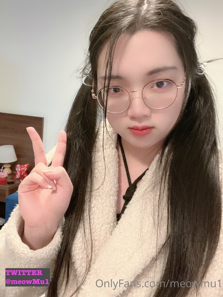 Ai SissyLunar ポルノスター 画像