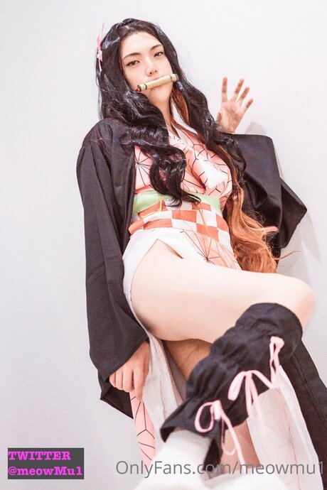Ai SissyLunar アダルト女優 写真