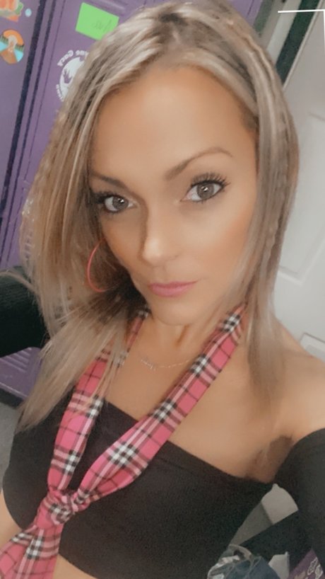 Nadia Nix 裸のモデル 写真