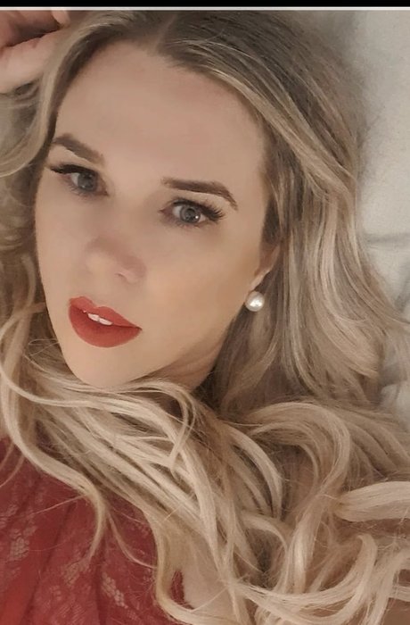 Mysterymilf Downunder かわいいポルノスター 写真