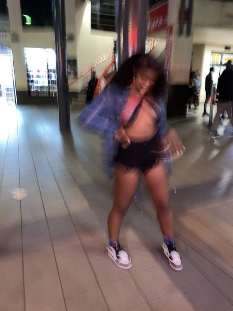 MsJadaaBllak セクシーモデル 写真
