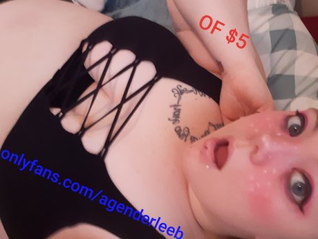 Hairy BBW Nerd セクシーモデル 写真