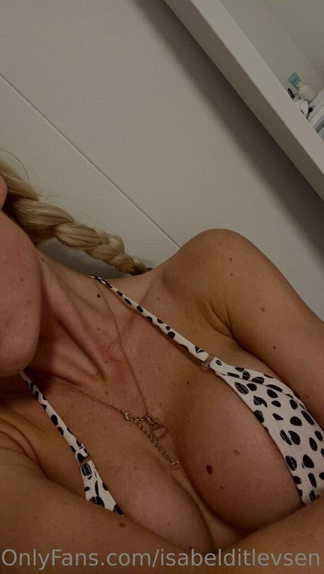 isabelditlevsen ポルノスター ヌード 写真