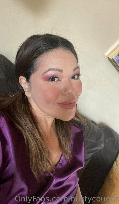 bustycougar セクシーモデル 写真