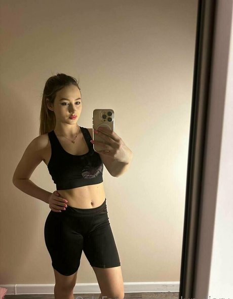 adalyn diary ホット女優 写真