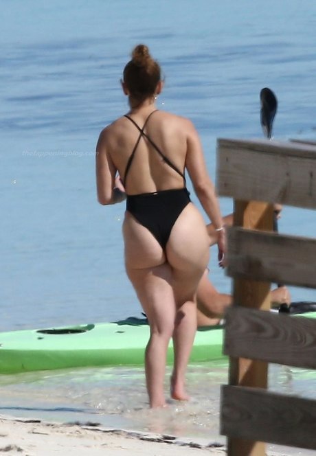 Jennifer Lopez ポルノ女優 写真