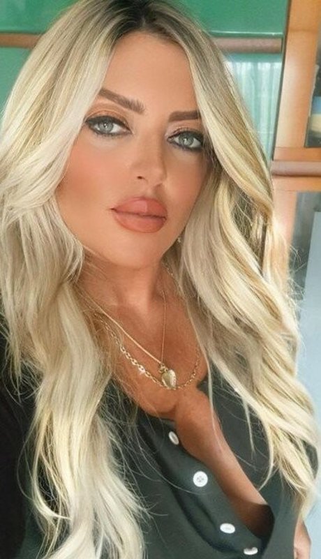 Flaviana Basta エロティックなポルノスター 写真