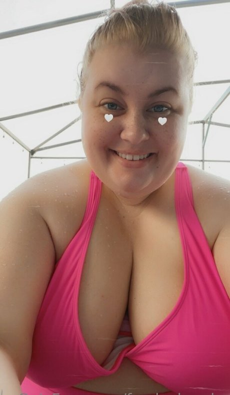ぽっちゃりおっぱいオンリーファンズ ヌード 写真