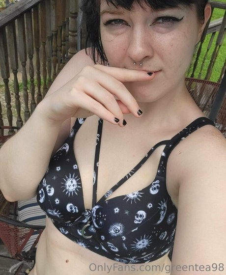 ラテン系メイドOnlyFans セクシーヌード 画像