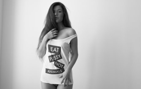 張りのあるおっぱいオンリーファンズ 美しい裸 写真