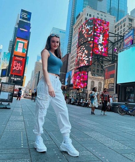 Maggie Roscher セクシーモデル 写真