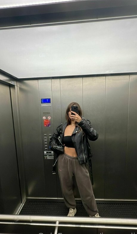 Jessica Sulikowski ヌードのポルノスター ギャラリー