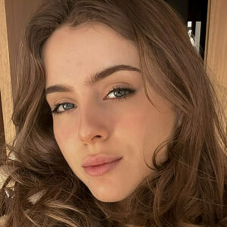 Emiliallure 裸の女優 ギャラリー