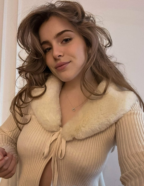 Emiliallure ホットなスター 写真