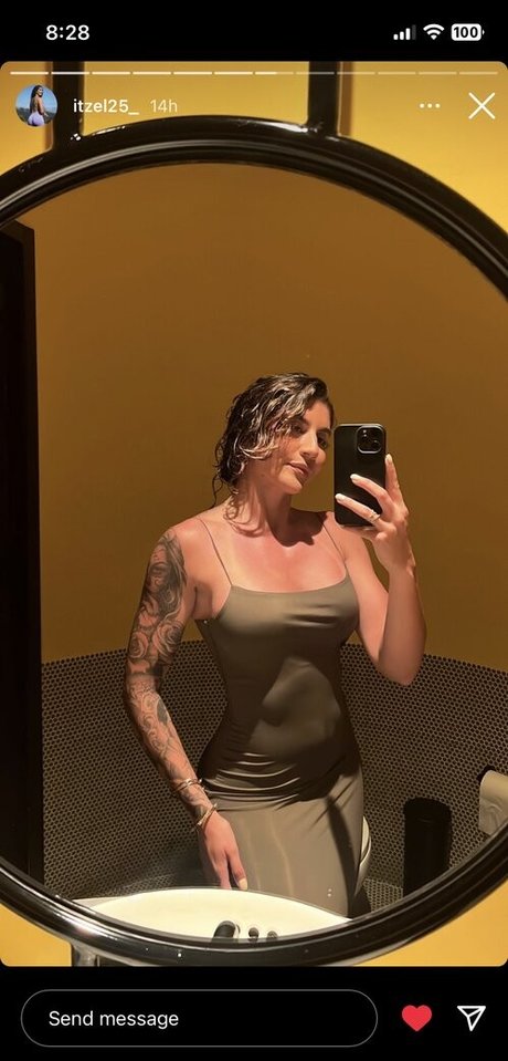 Itzel25  top profile image