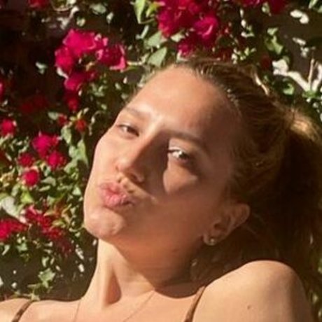 Lorena Comparato ヌードモデル 写真