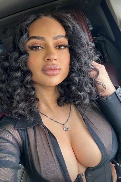 Tori Brixx HDポルノスター 写真