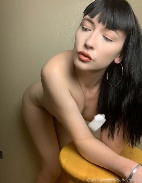 babevonfree ヌードスター 写真