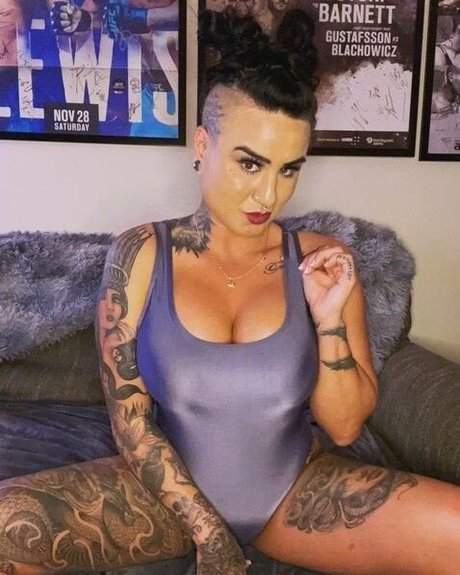 Ashlee Evans Smith ポルノモデル 写真