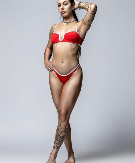 Tori Ortiz スター xxx 写真