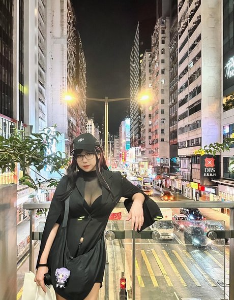 Ai Natsumi ホットなポルノスター 写真