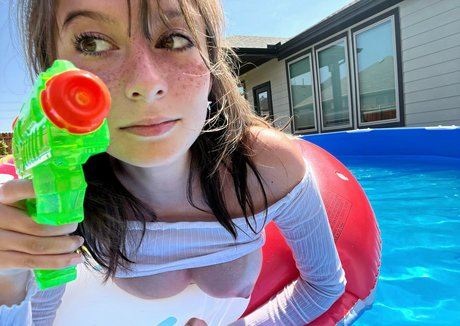 Alyssa Alessio HDスター 写真