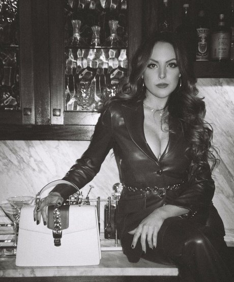 Elizabeth Gillies ポルノスター セックス 写真