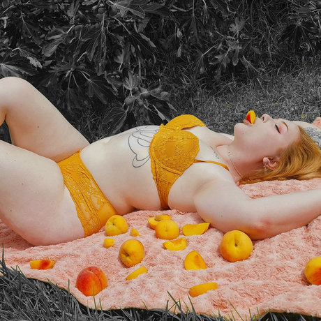 PeachyPinup ポルノスター セクシー ギャラリー
