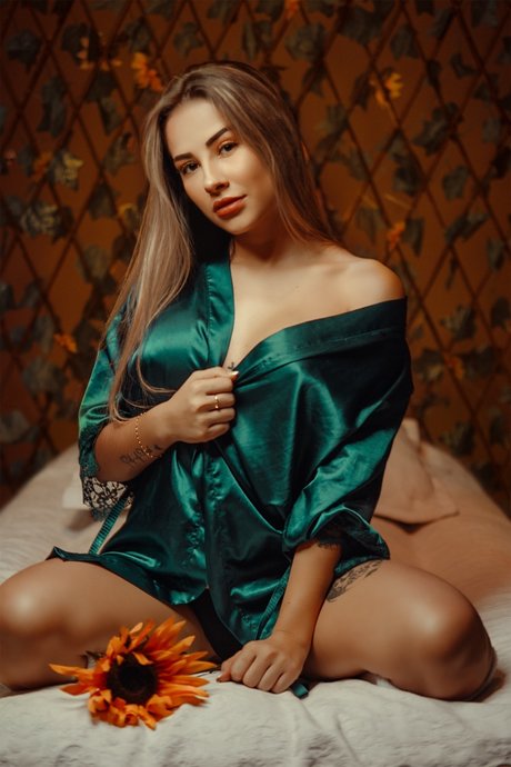 Paula Lond アダルトモデル 写真