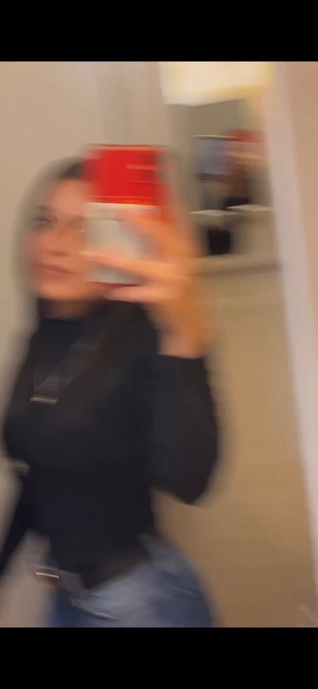 Skinny girl  top profile image