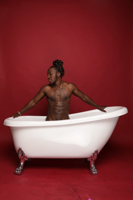Proper Thug 美しいポルノスター 写真