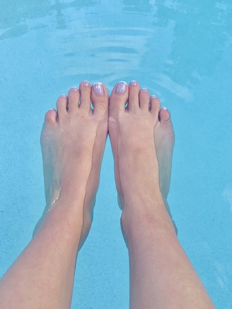 PrettyLeoFeet ポルノスター 可愛い 写真