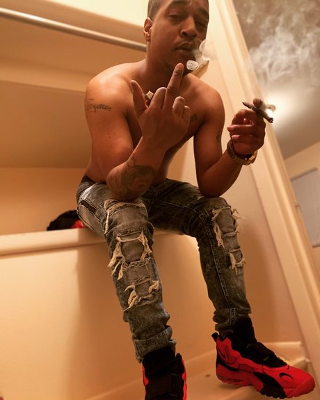 Tone The bone ポルノスター 写真