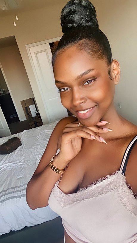 Arialeshea ポルノスター ベスト 写真