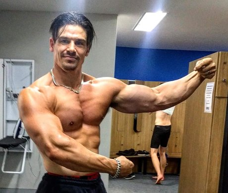MaxFlex 可愛いモデル 写真