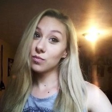 Ellie Bellie セクシーモデル 写真