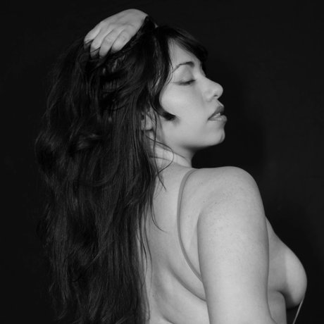Mala 裸の女優 画像