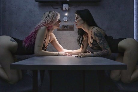 Liza and Lili ヌード女優 写真